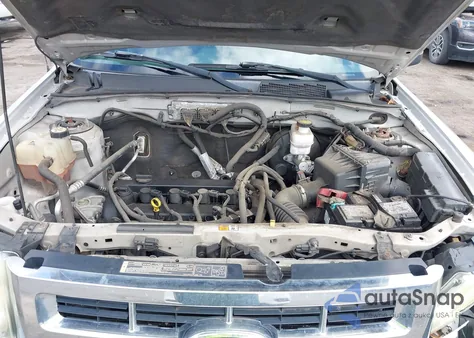 2011 Ford Escape Xlt z USA, uszkodzony, nr VIN 1FMCU9D77BKB34407